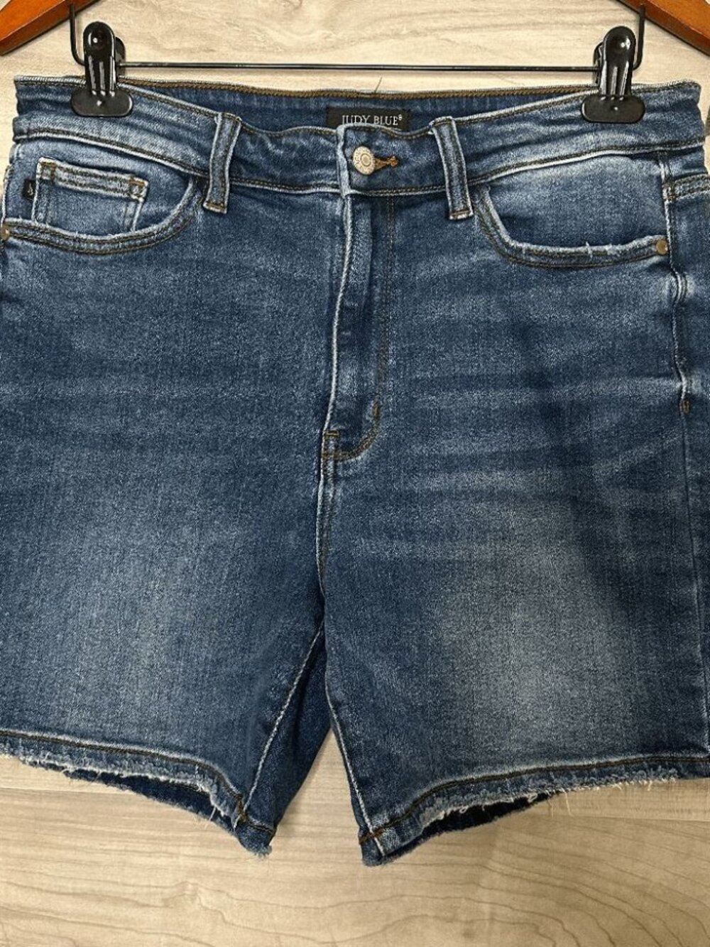 Judy Blue Womens Amelia Mid Length Distressed Denim Jean Shorts Size XL 12 14 - Picture 3 of 9